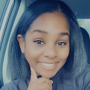 Meet your Posher, Chanel